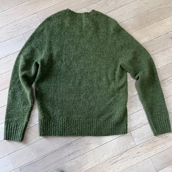 J.Crew 100% Wool Crewneck Sweater Olive Green Size Small - Picture 2 of 12